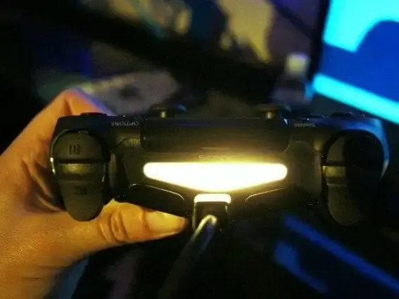 PS4 Controller Orange Yellow Light